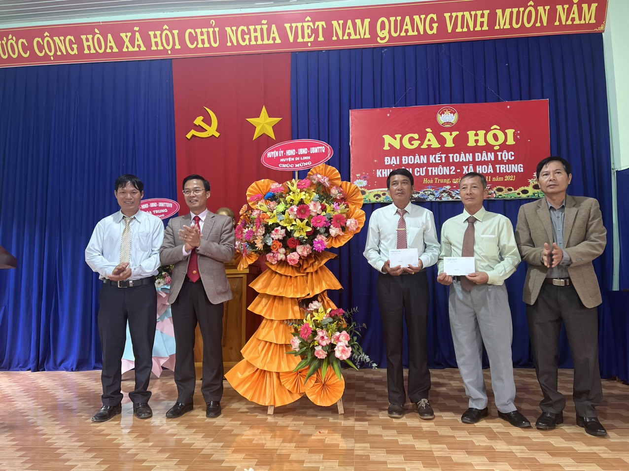 Lãnh đạo huyện Di Linh dự Ngày hội Đại đoàn kết tại các thôn trên địa bàn
