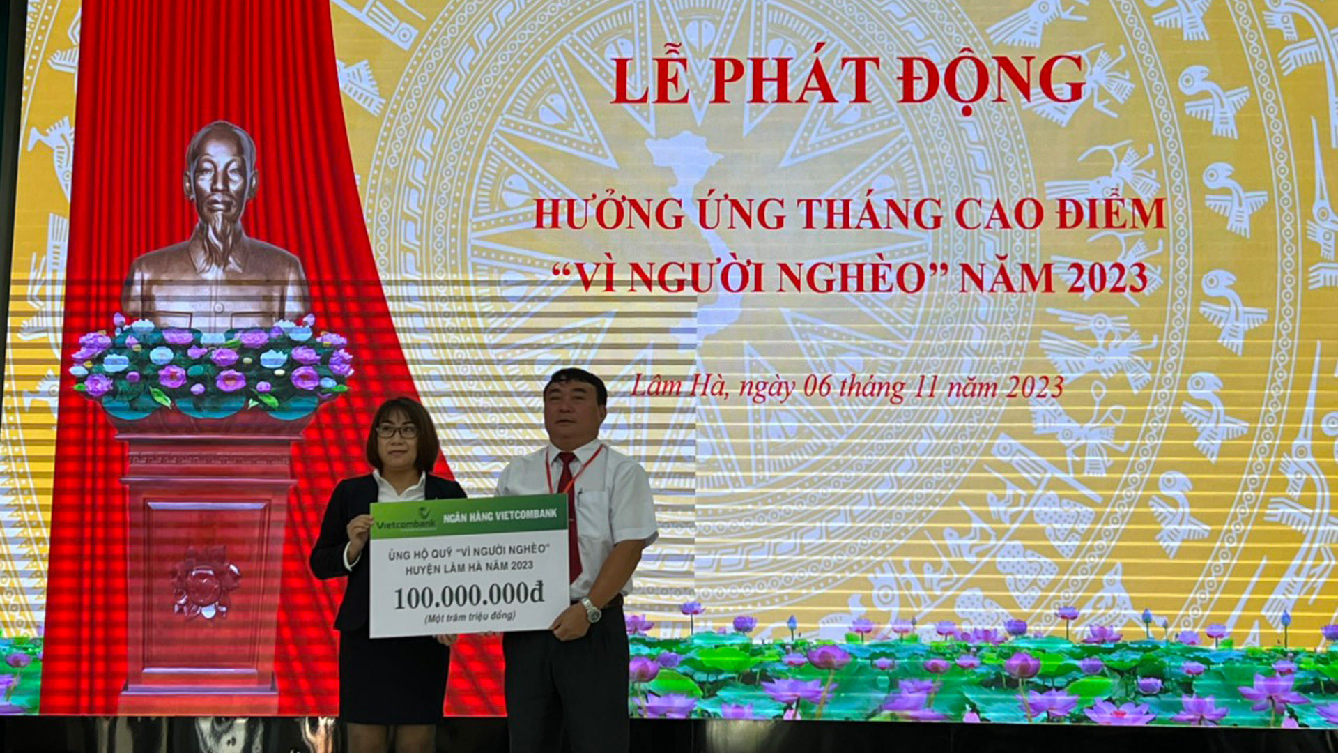 Ngay tại Lễ phát động, Ủy ban MTTQ Việt Nam huyện Lâm Hà đã tiếp nhận nguồn Quỹ Vì người nghèo