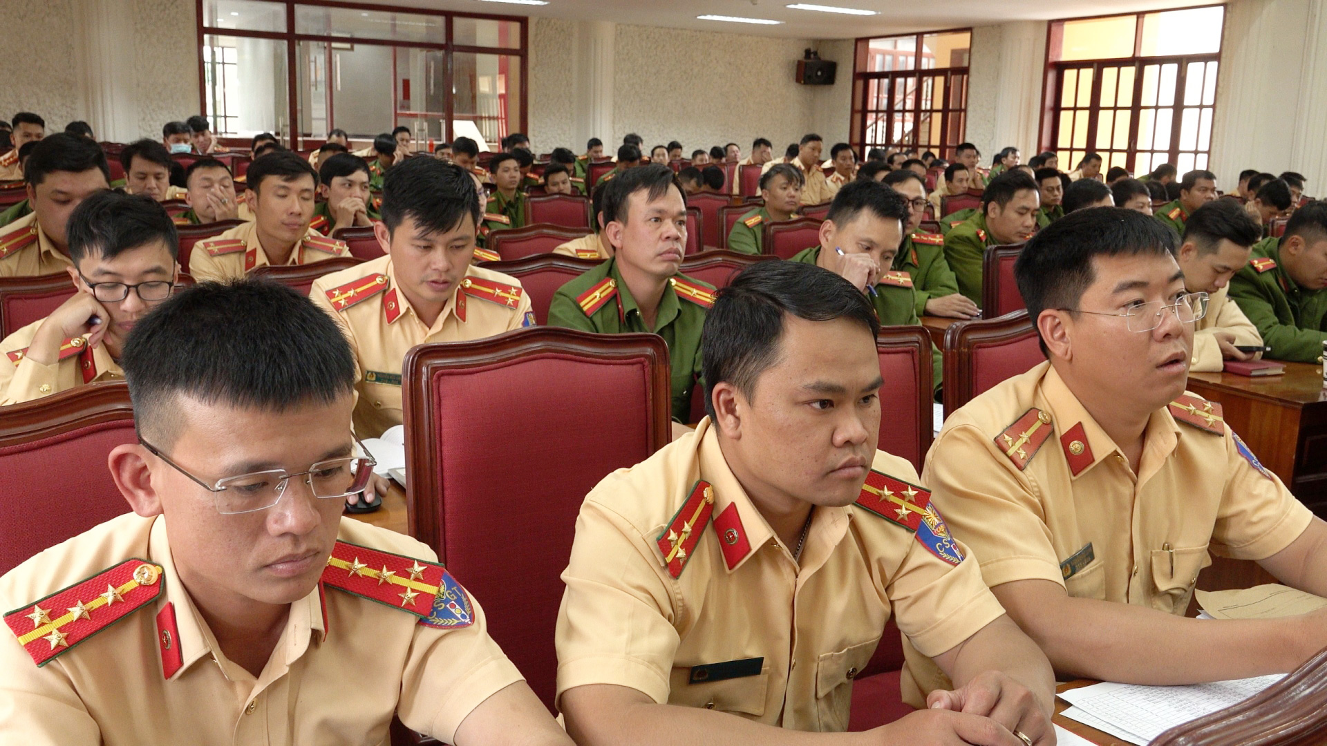 Cán bộ, chiến sỹ các phòng nghiệp vụ và Công an địa phương được điều động tham gia kế hoạch