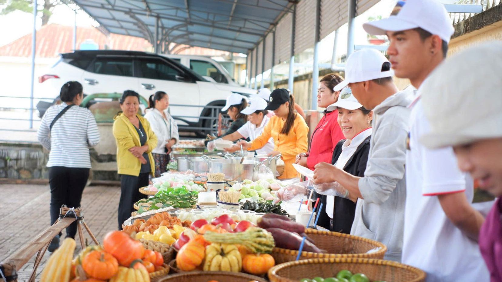 Nhà hảo tâm tổ chức không gian chợ quê phục vụ hội viên người khuyết tật tại Chương trình