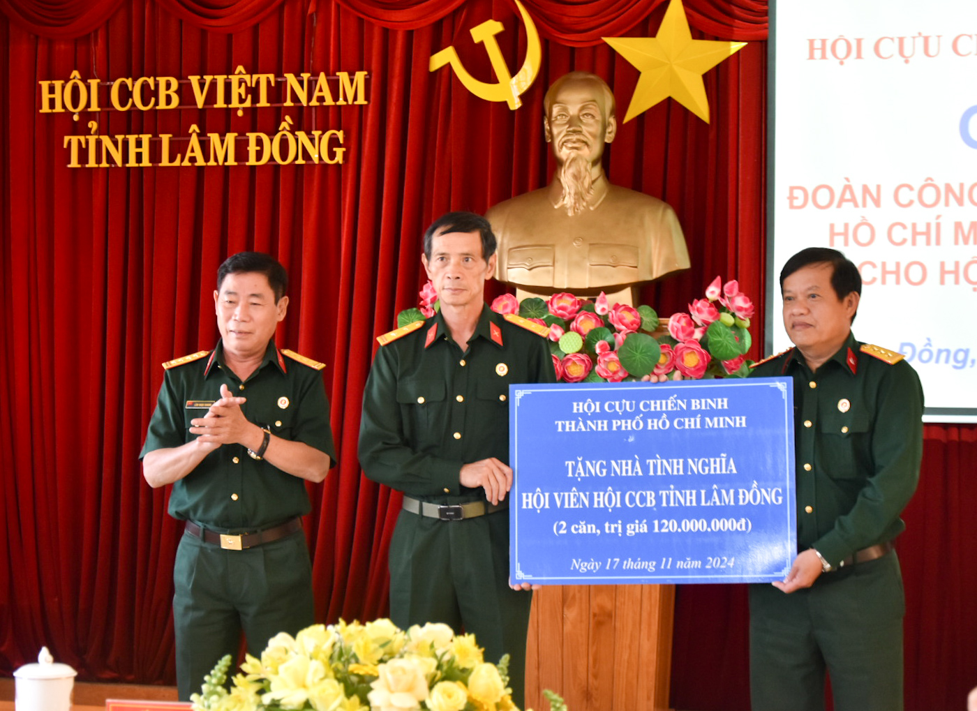 Hội CCB TP Hồ Chí Minh tặng 2 căn nhà Nghĩa tình đồng đội, tổng trị giá 120 triệu đồng cho CCB Lâm Đồng 