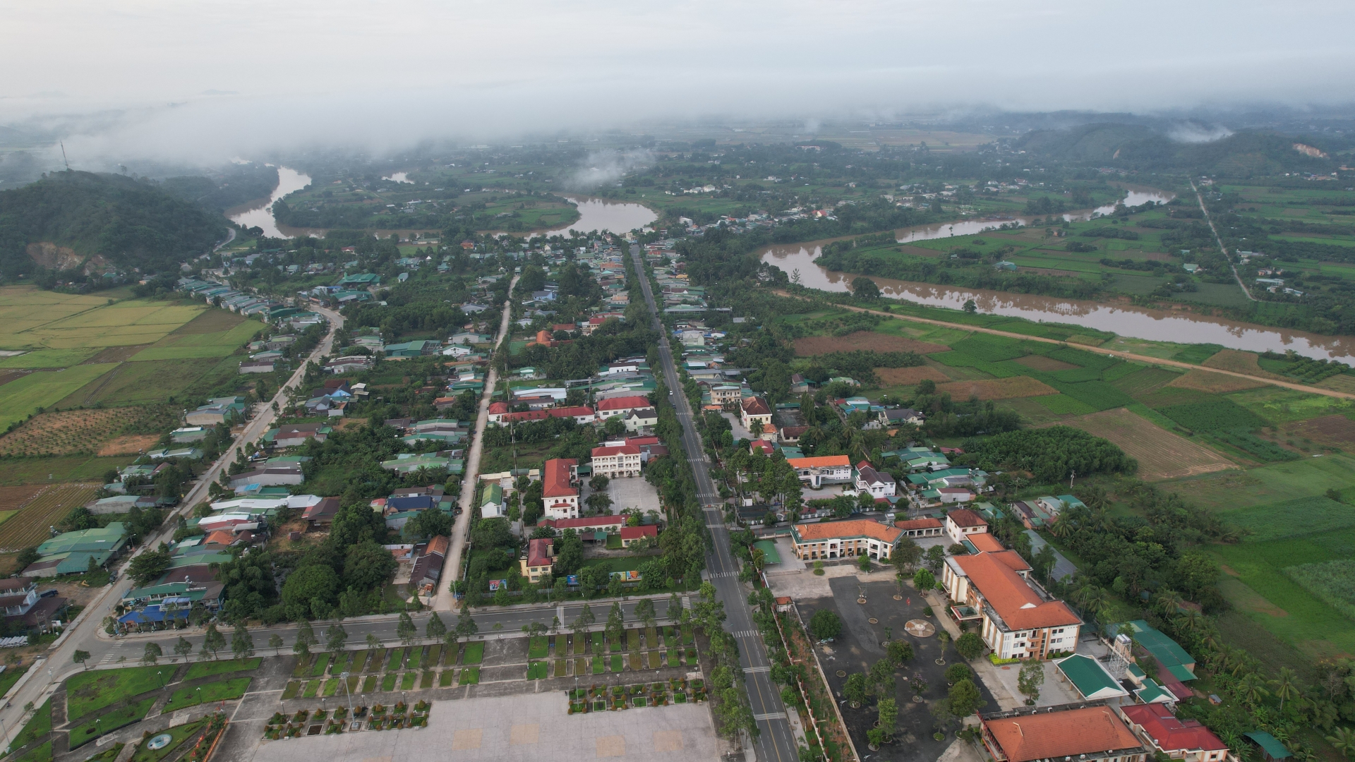 Đường Trần Lê (bên trái) sẽ tạm dừng lưu thông trên tuyến đường Trần Lê từ Km0+00 - Km1+430  đến hết ngày 4/12 để thi công công trình