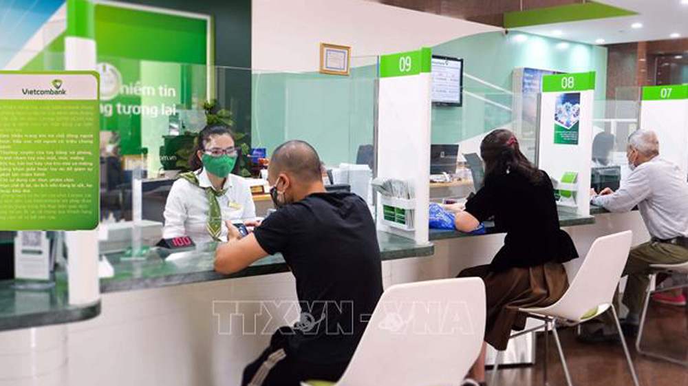 Khách hàng giao dịch tại Hội sở chính Vietcombank