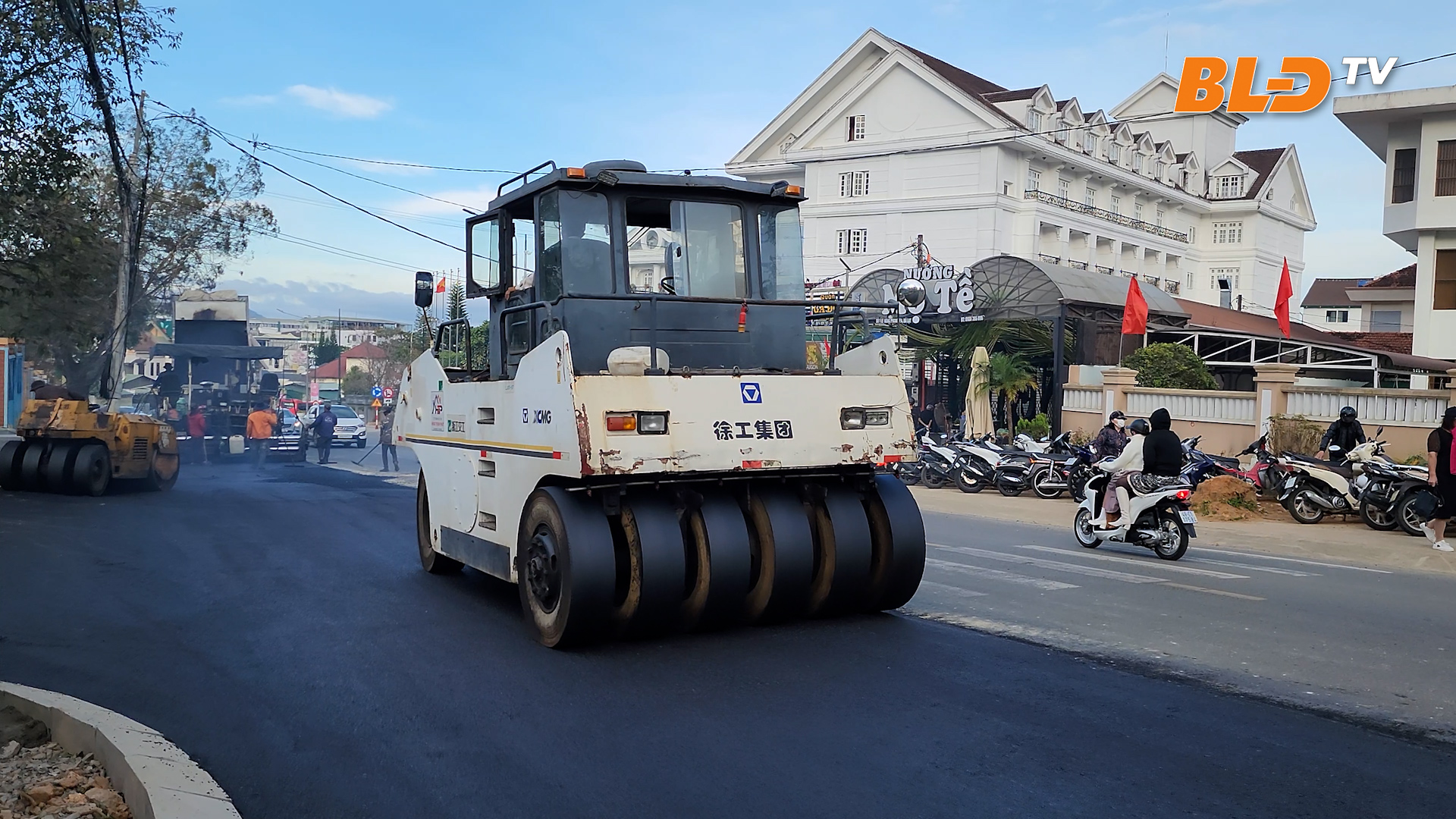 Khẩn trương hoàn thiện các tuyến đường giao thông trước ngày khai mạc Festival Hoa