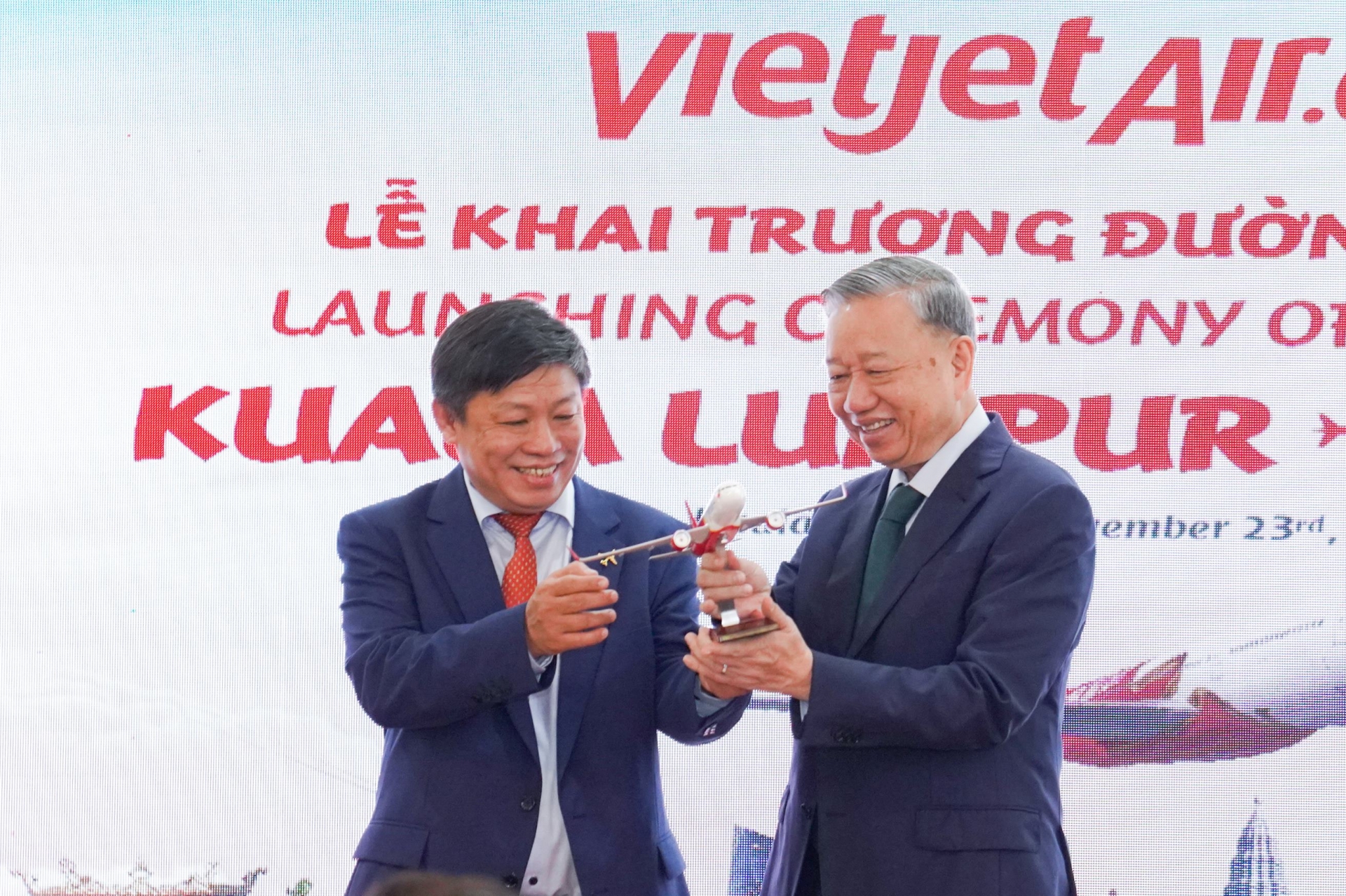 Tổng Bí thư Tô Lâm chúc mừng Vietjet dịp khai trương đường bay mới tăng cường kết nối ASEAN