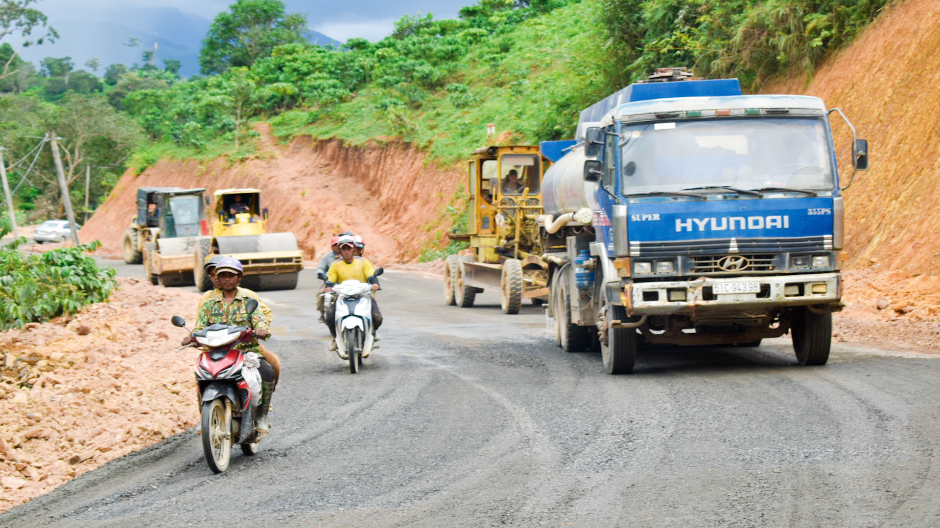 Quan tâm đầu tư hỗ trợ phát triển kinh tế - xã hội vùng đồng bào dân tộc thiểu số