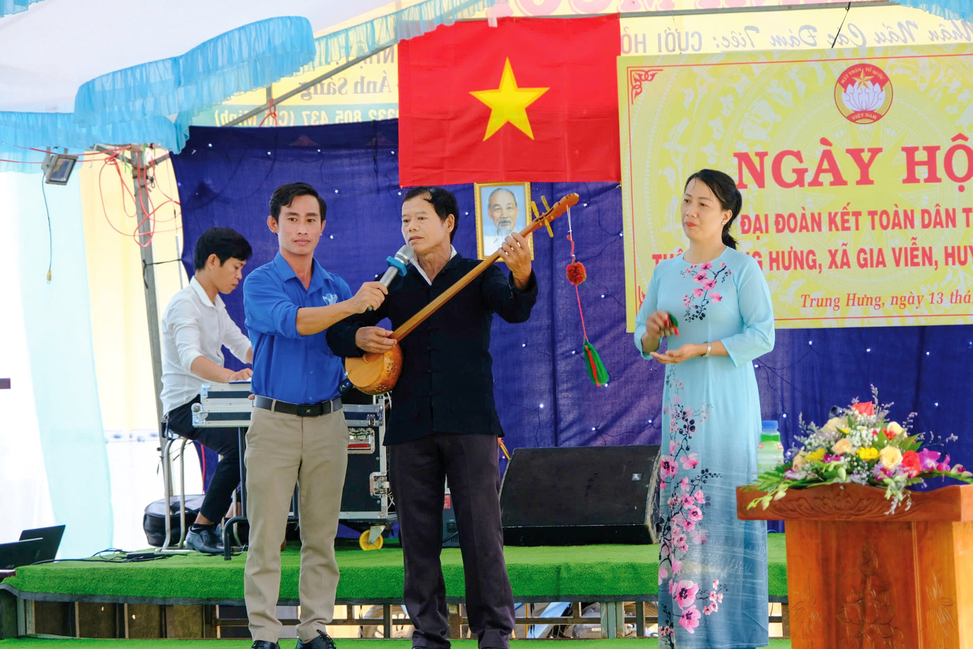 Huyện Cát Tiên thường xuyên tổ chức các hoạt động giao lưu văn hóa, hội thi,
thu hút sự tham gia đông đảo của các tầng lớp Nhân dân