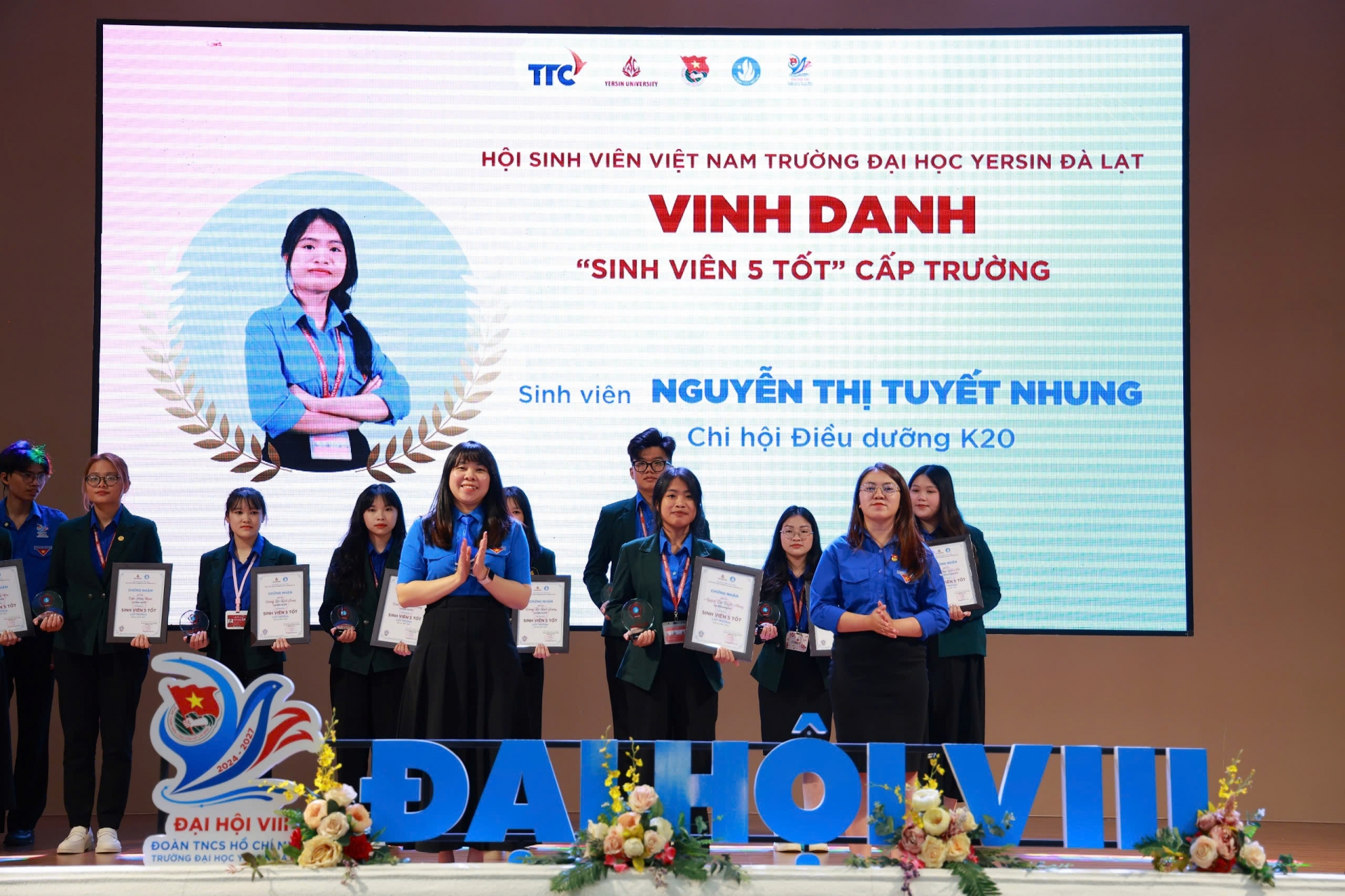 Tuyên dương Sinh viên 5 tốt cấp trường