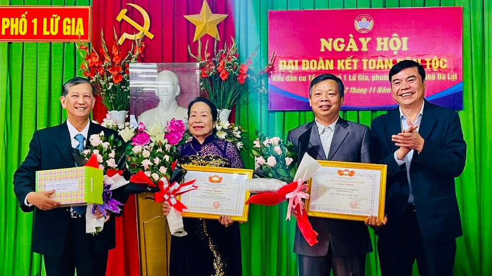 Bí thư Thành uỷ Đà Lạt Đặng Đức Hiệp dự Ngày hội Đại đoàn kết tại phường 9