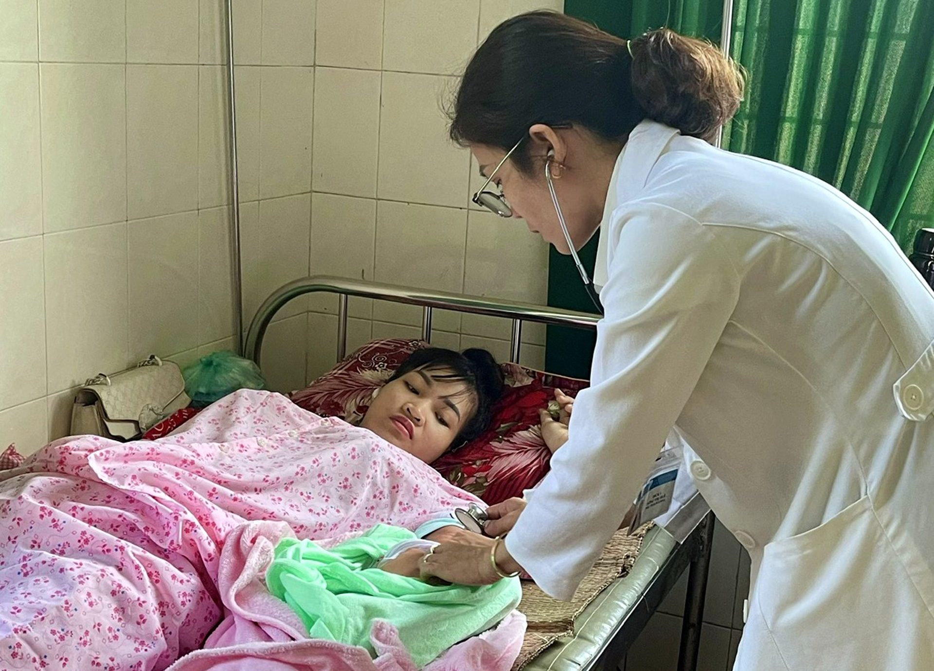 Chăm sóc sức khỏe bà mẹ và trẻ em tại Trung tâm Y tế huyện Cát Tiên