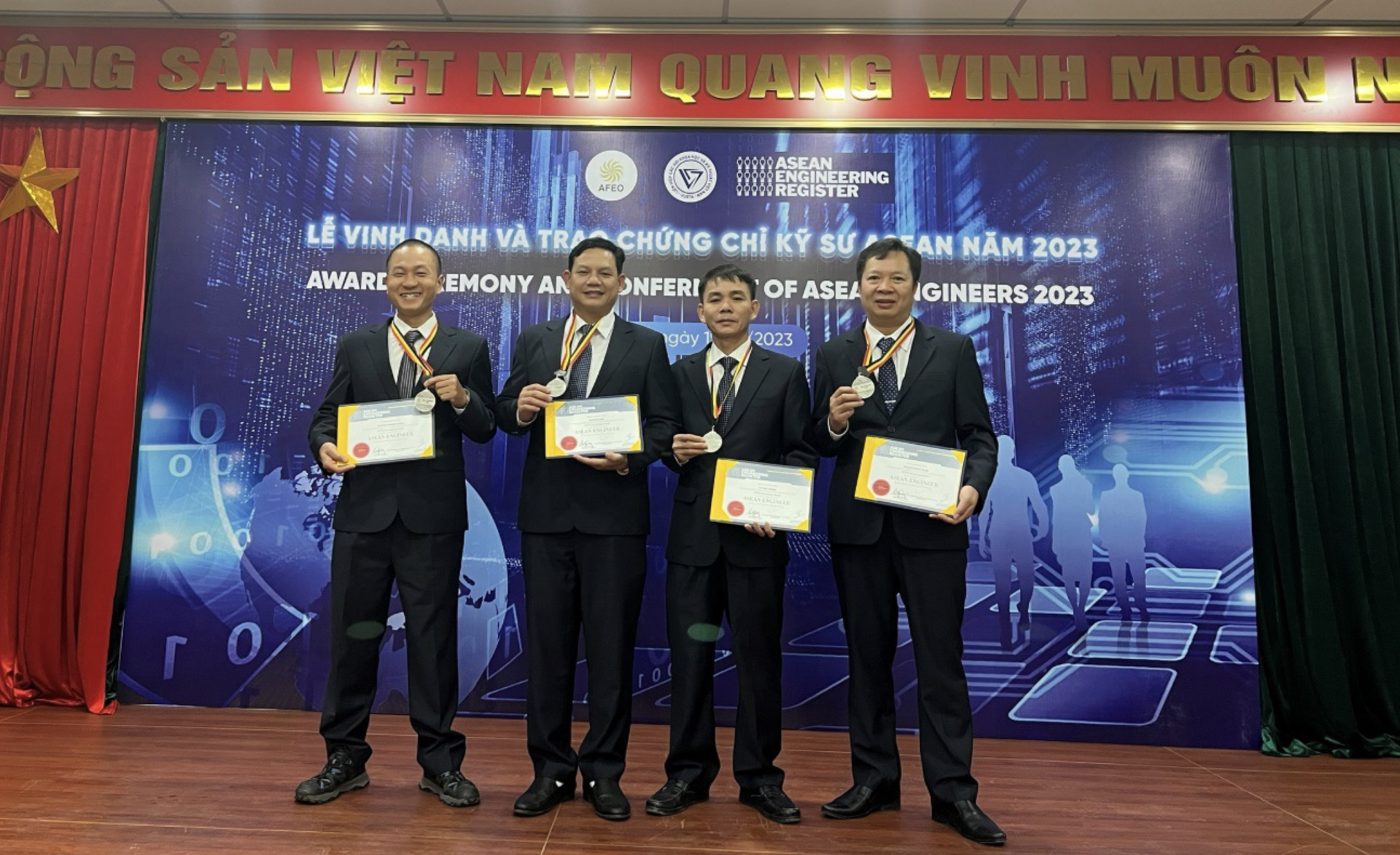 4 kỹ sư Công ty Thuỷ điện Đại Ninh được vinh danh và nhận Chứng chỉ kỹ sư ASEAN