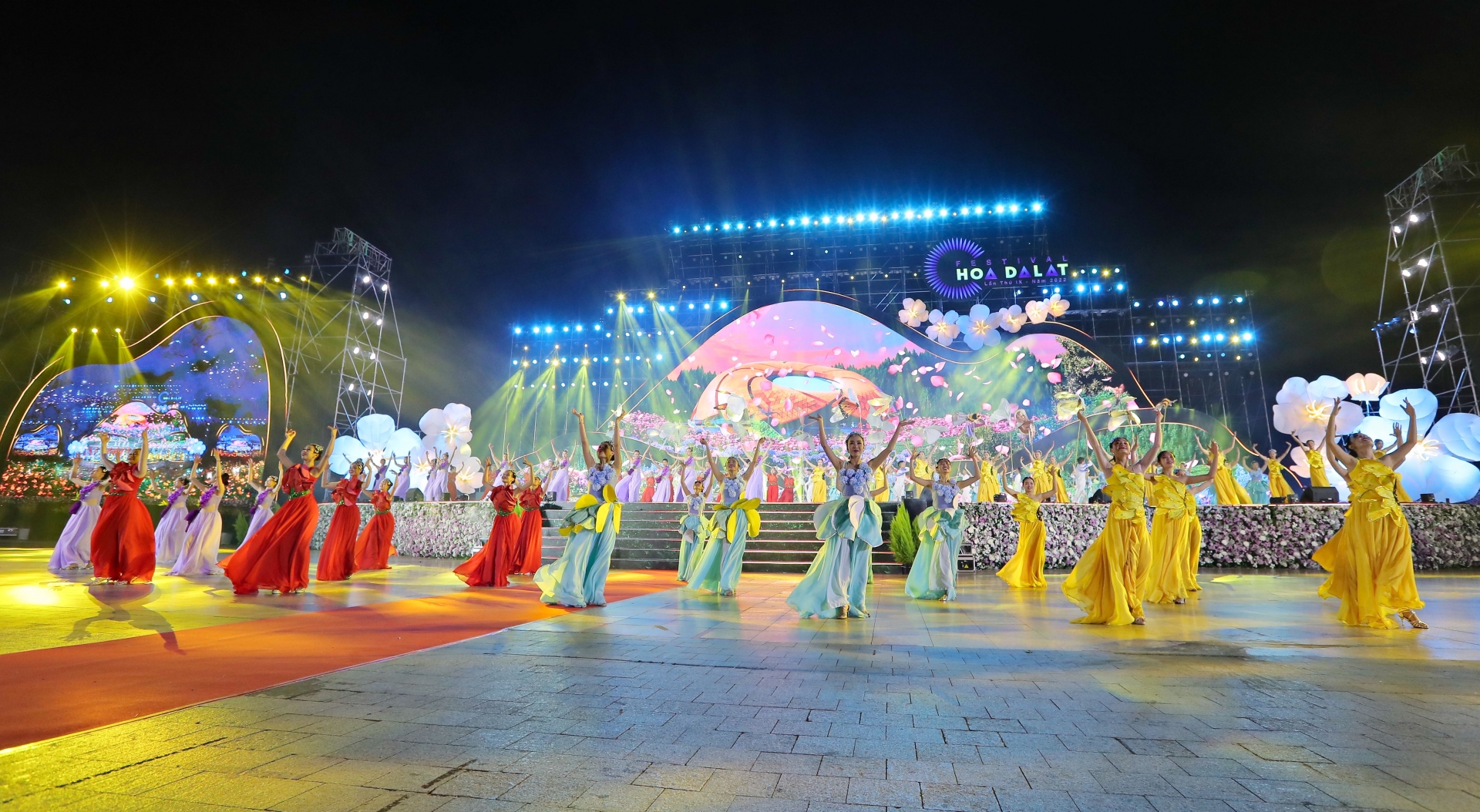 Festival Hoa Đà Lạt - sự kiện văn hóa, du lịch tầm cỡ quốc gia và đẳng cấp quốc tế từ lâu đã là thương hiệu của “Thành phố ngàn hoa” được nhiều du khách trong và ngoài nước quan tâm đặc biệt