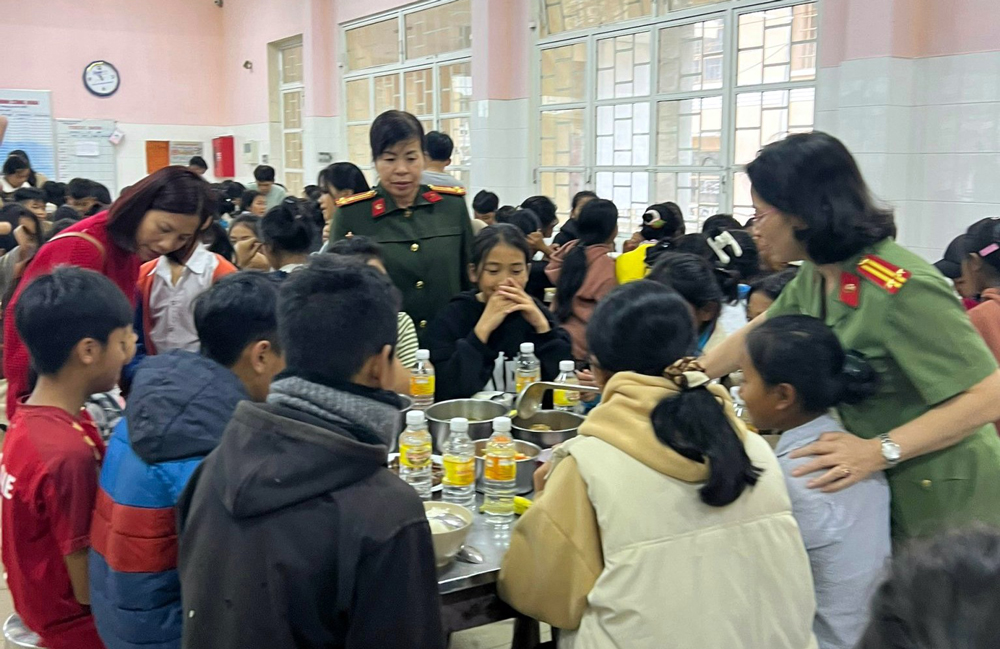 Chương trình “Bữa ăn yêu thương” đến với 630 em học sinh Trường Phổ thông Dân tộc nội trú THCS -THPT tỉnh Lâm Đồng