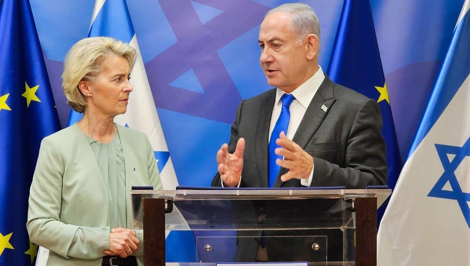 Chủ tịch Ủy ban Châu Âu Ursula von der Leyen (trái) và Thủ tướng Israel Benjamin Netanyahu tại Tel Aviv