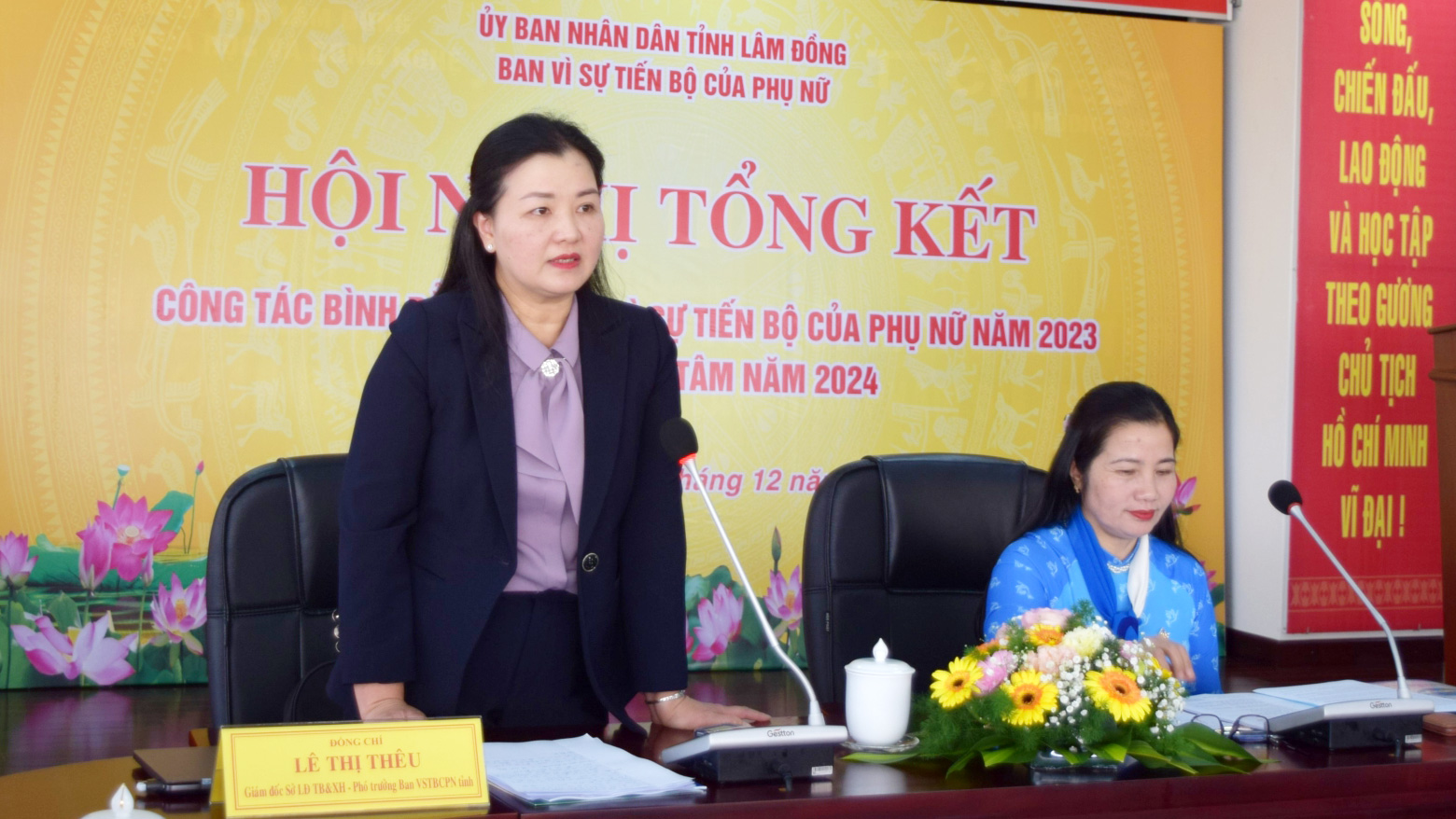 Đồng chí Lê Thị Thêu – Giám đốc Sở Lao động – Thương binh và Xã hội, Phó Trưởng Ban Thường trực Ban Vì sự tiến bộ của phụ nữ, phát biểu tại hội nghị