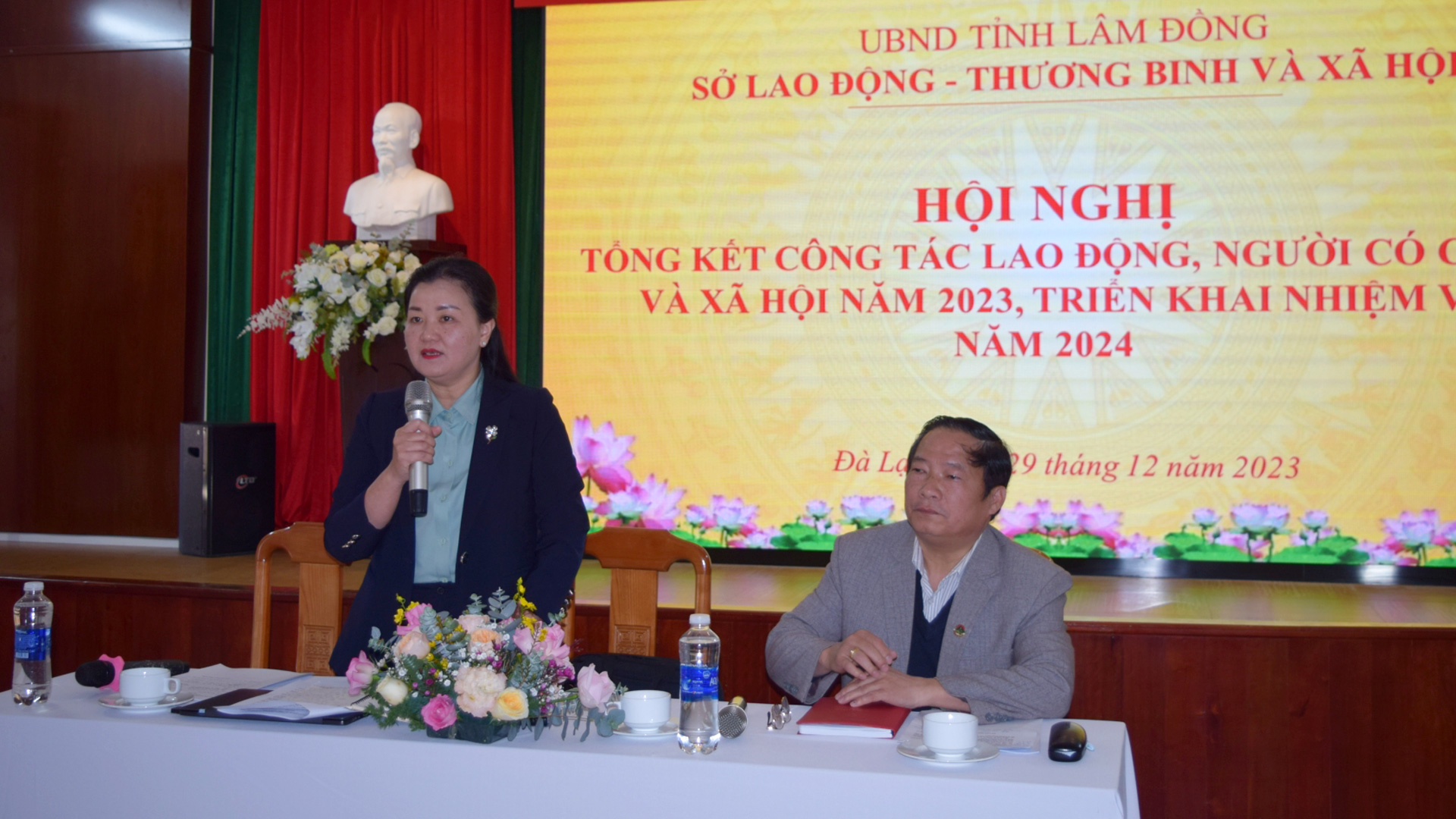 Đồng chí Lê Thị Thêu - Giám đốc Sở Lao động - Thương binh và Xã hội, phát biểu tại hội nghị