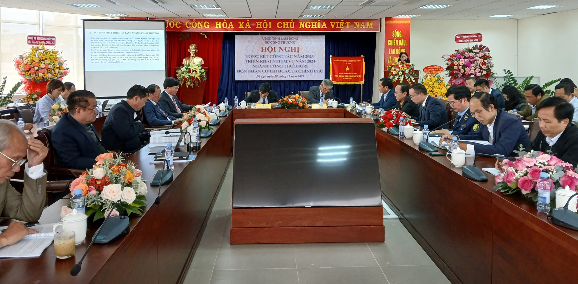Hội nghị Tổng kết năm 2023 và triển khai nhiệm vụ năm 2024 ngành Công thương Lâm Đồng