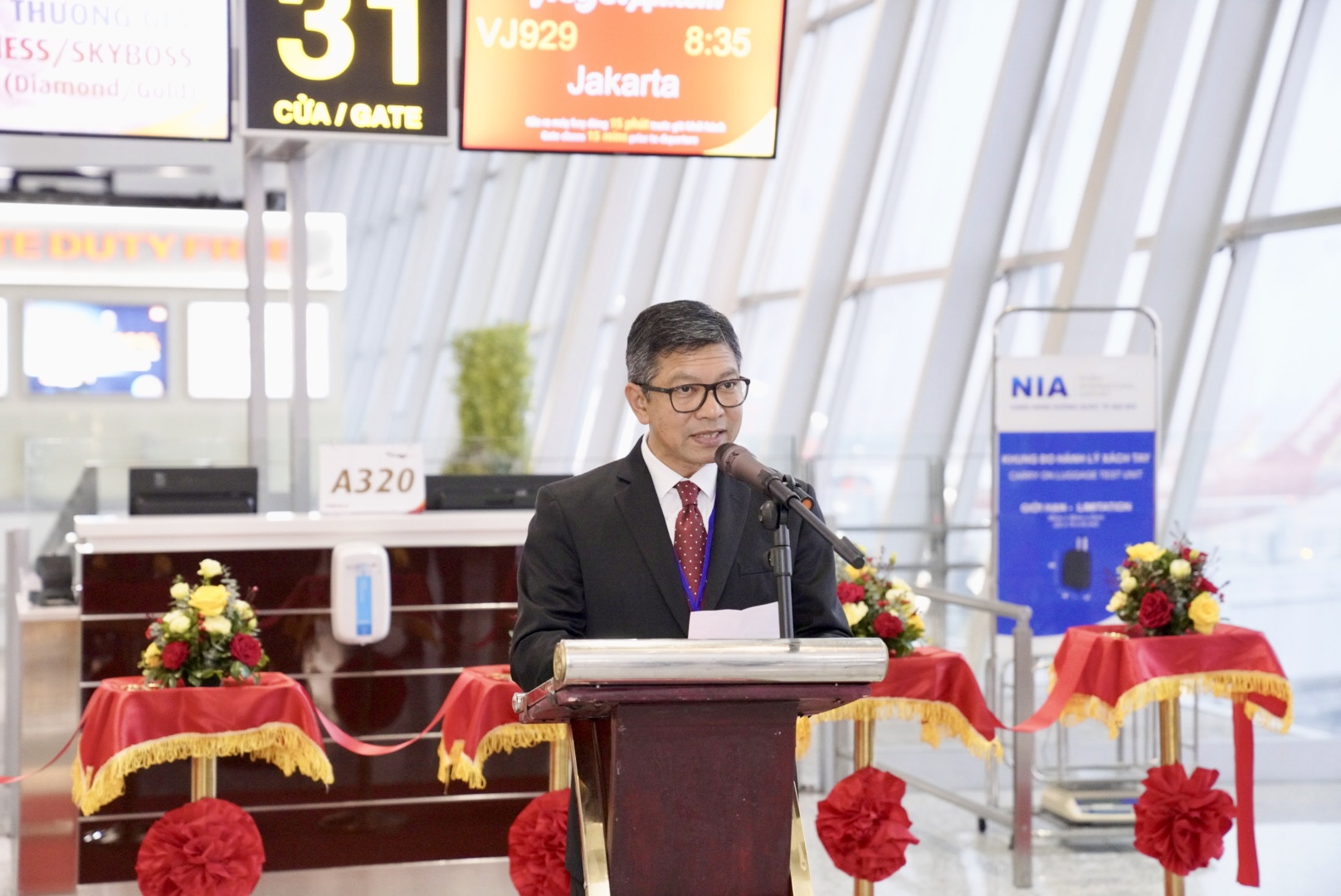 Đại sứ Indonesia tại Việt Nam - ông Denny Abdi phát biểu chúc mừng đường bay mới của Vietjet 