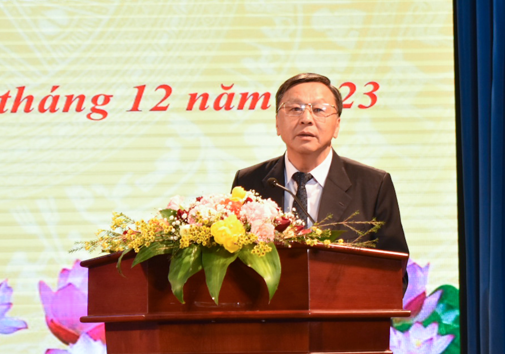 Ông Võ Văn Hoàng - Trưởng Ban Dân tộc tỉnh Lâm Đồng phát biểu tại hội nghị 