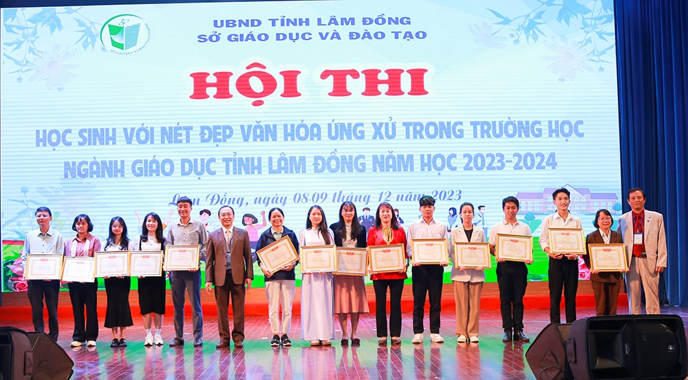 Đội Di Linh đoạt giải Nhất toàn đoàn Hội thi “Học sinh với nét đẹp văn hóa ứng xử trong trường học”