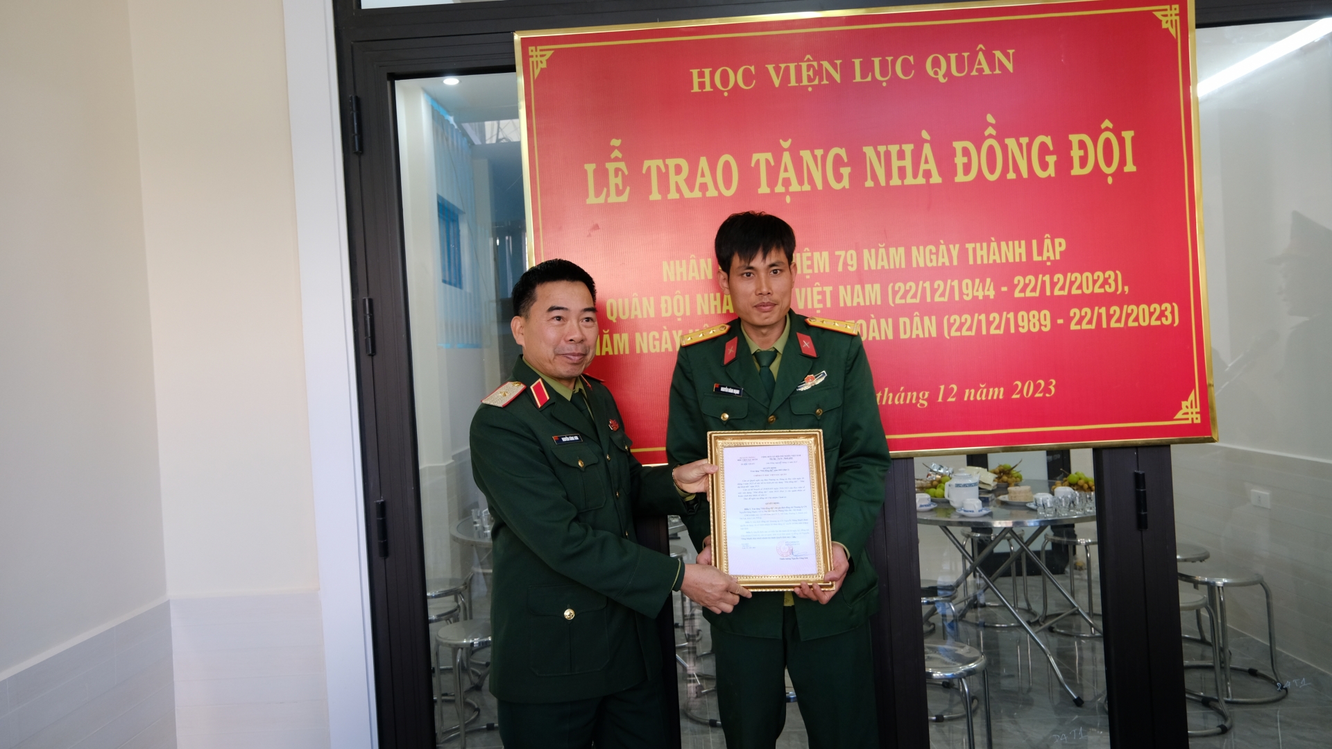 Học viện Lục quân trao tặng Nhà Đồng đội