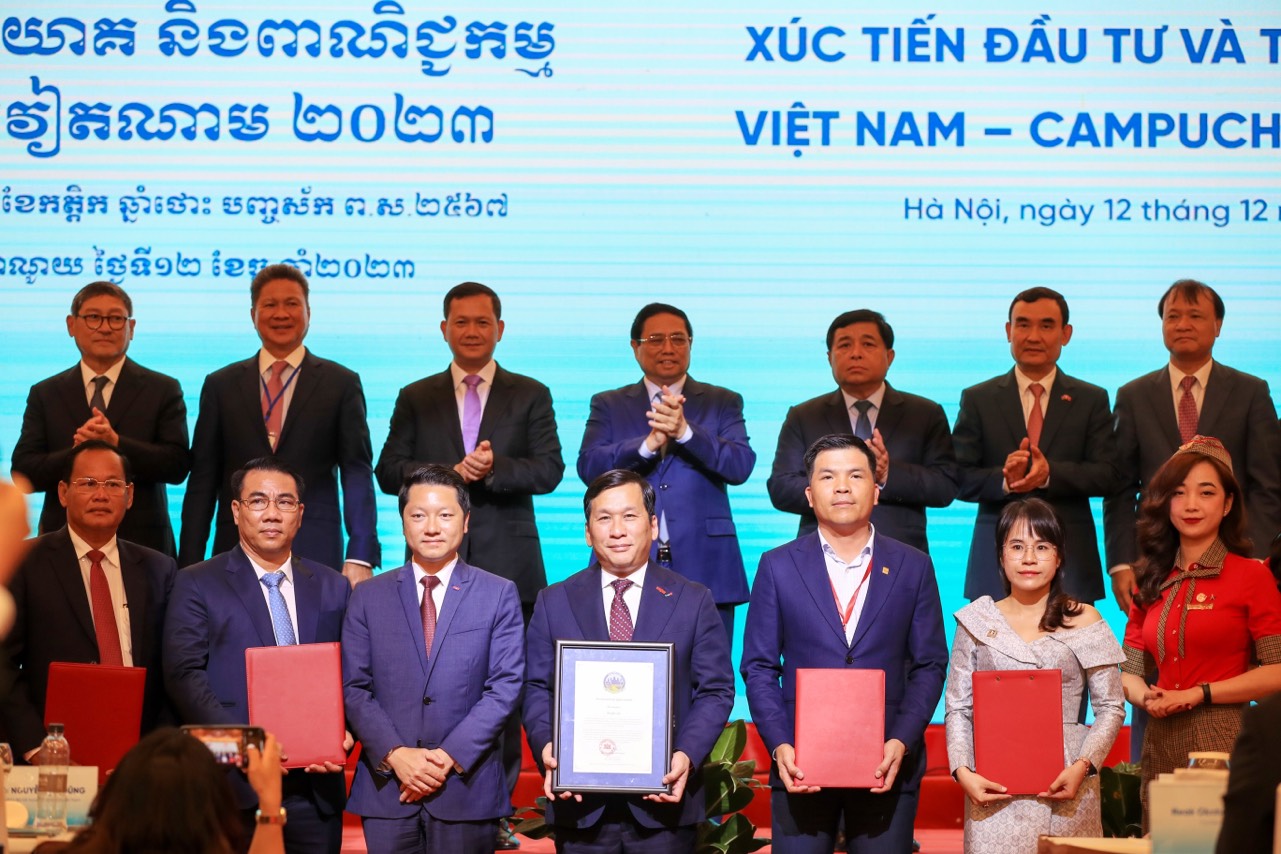 Thủ tướng Việt Nam và Thủ tướng Campuchia chúc mừng khai trương đường bay Hà Nội - Siem Reap của Vietjet