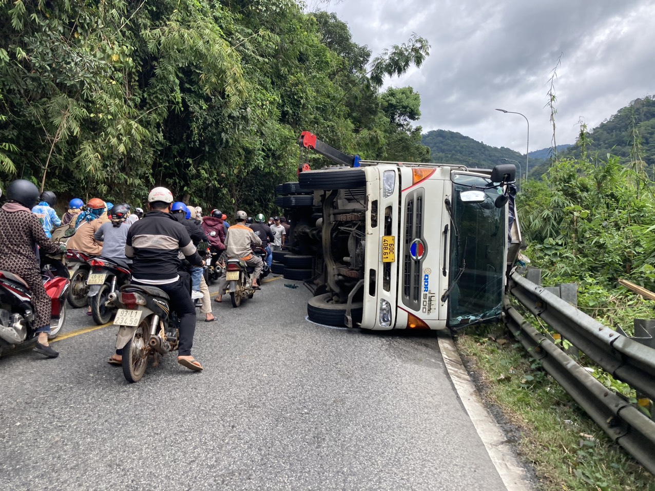 Tai nạn làm 5 người bị thương, trong đó có 4 người khách nước ngoài, nhưng rất may chỉ bị xây xát nhẹ