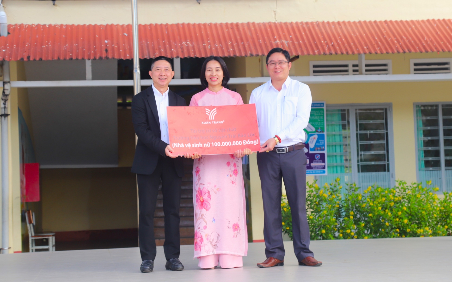 Bảo Lộc: Trao tặng công trình nhà vệ sinh trị giá 100 triệu đồng cho trường học