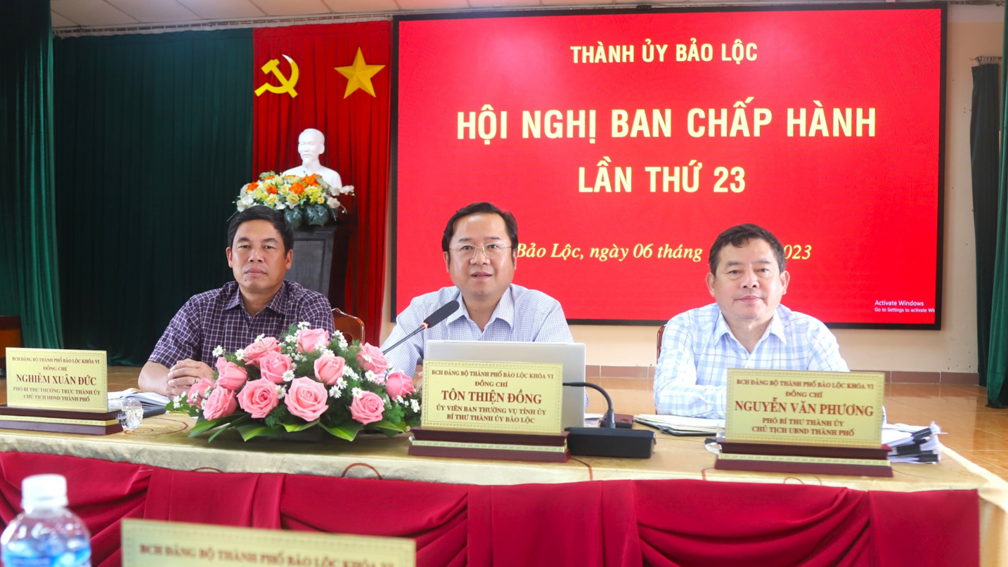 Các đồng chí Thường trực Thành ủy Bảo Lộc chủ trì hội nghị