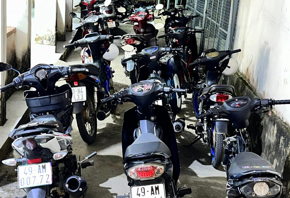 Nhiều phương tiện mô tô vi phạm bị Công an huyện Đạ Tẻh tạm giữ