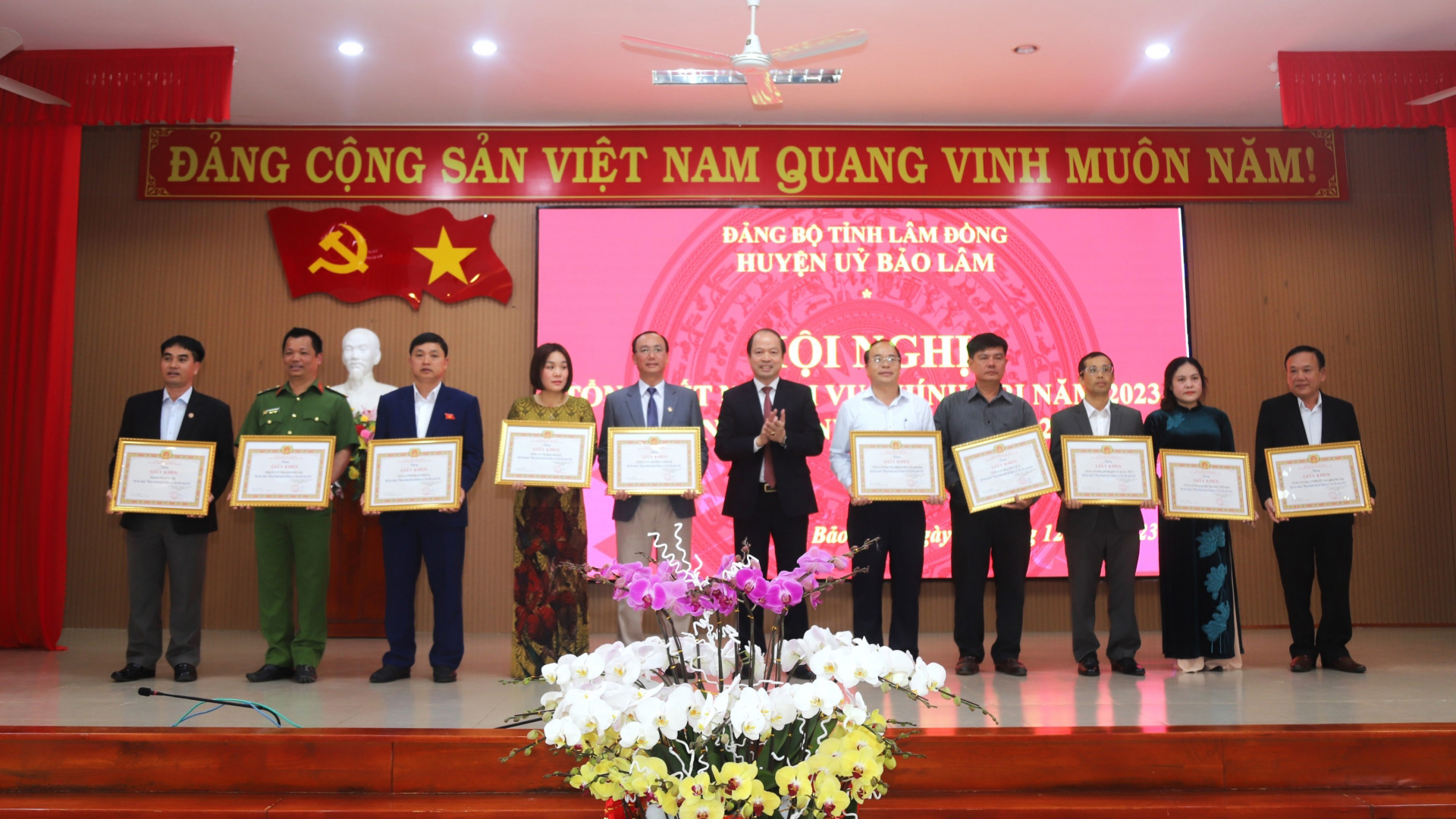 Bảo Lâm khen thưởng nhiều tổ chức cơ sở Đảng và đảng viên