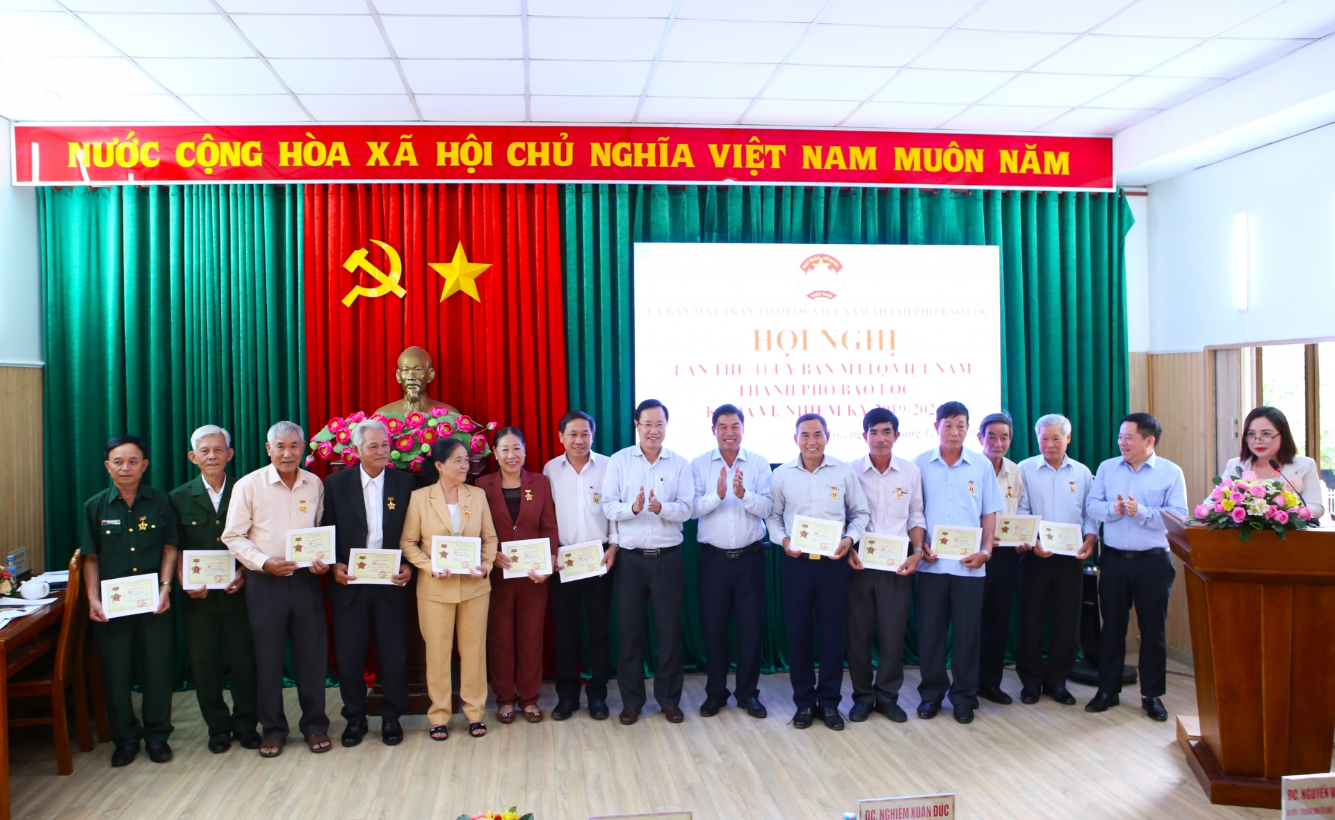 14 cá nhân nhận Kỷ niệm chương Vì sự nghiệp đại đoàn kết dân tộc của Ủy ban Trung ương MTTQ Việt Nam trao tặng