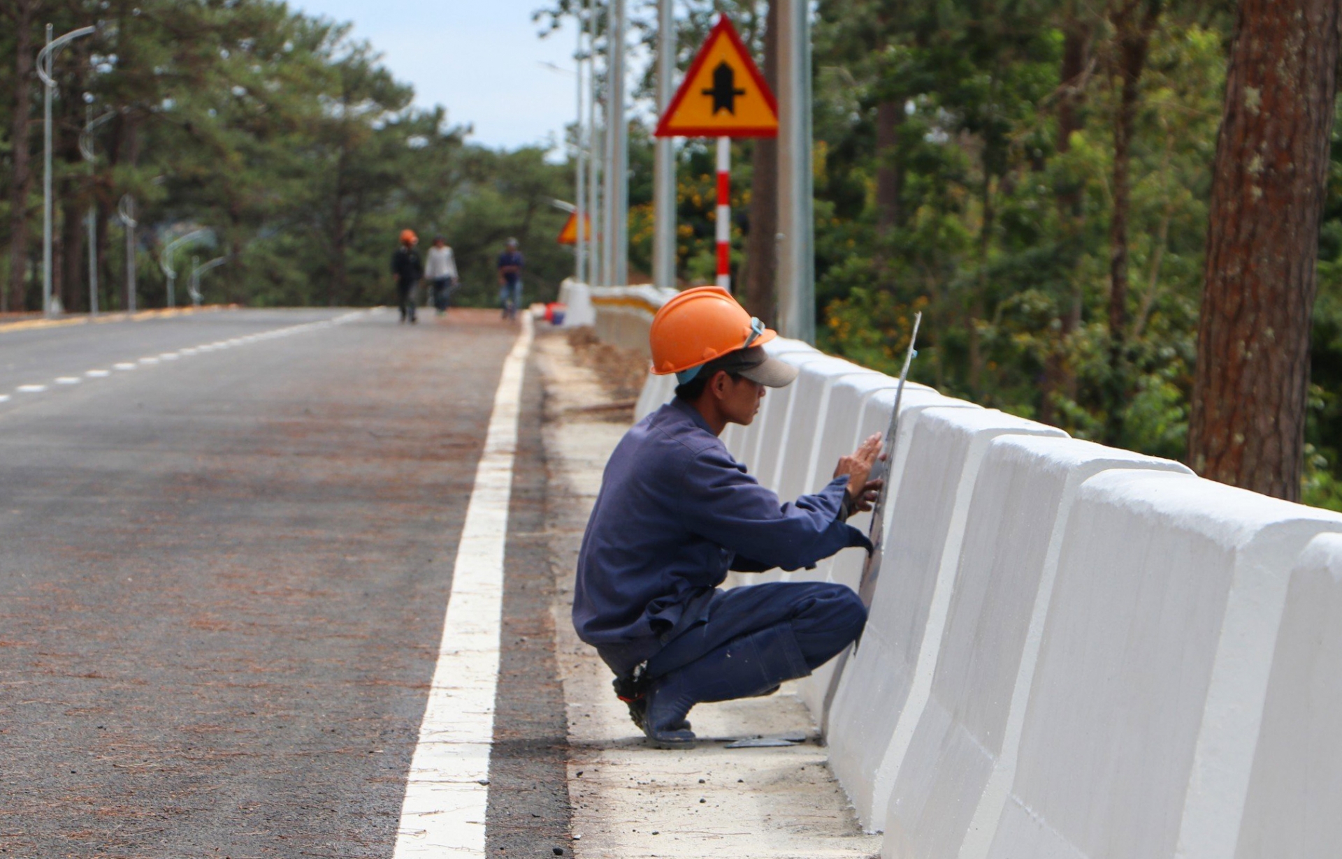 Những công đoạn cuối cùng ở đoan cuối, dự kiến thông tuyến vào ngày 14/12 đã được công nhân hoàn thành vào tuần trước.