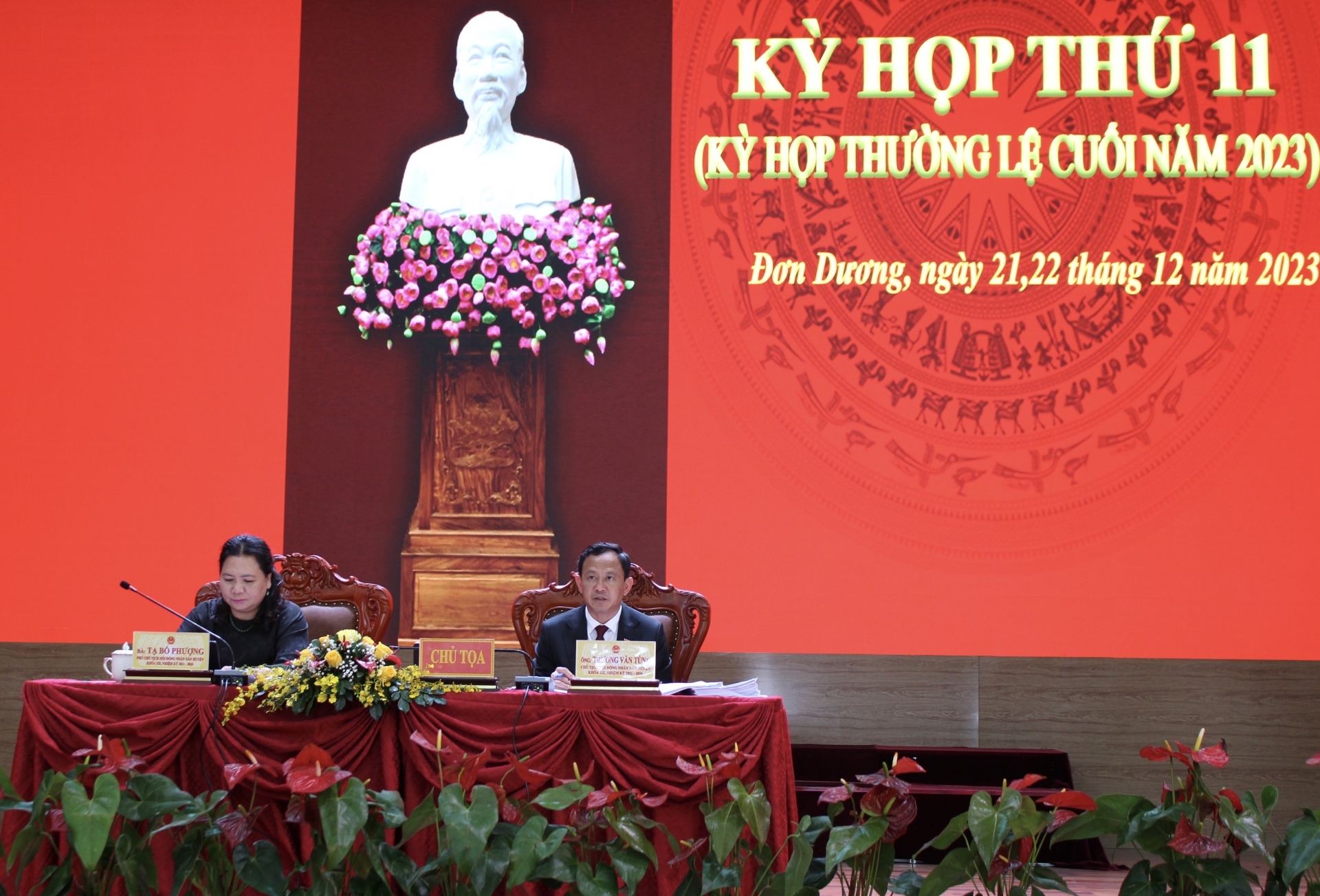 Chủ trì kỳ họp