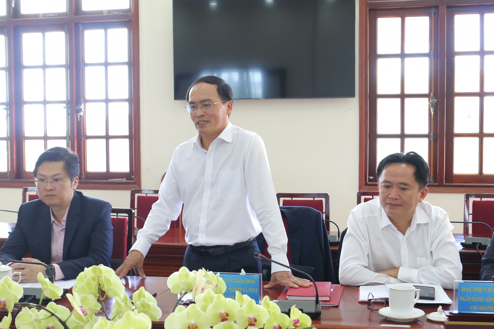 Đại diện Ngân hàng NN&PTNT Lâm Đồng trao đổi về hoạt động phối hợp với Hội LHPN tỉnh 