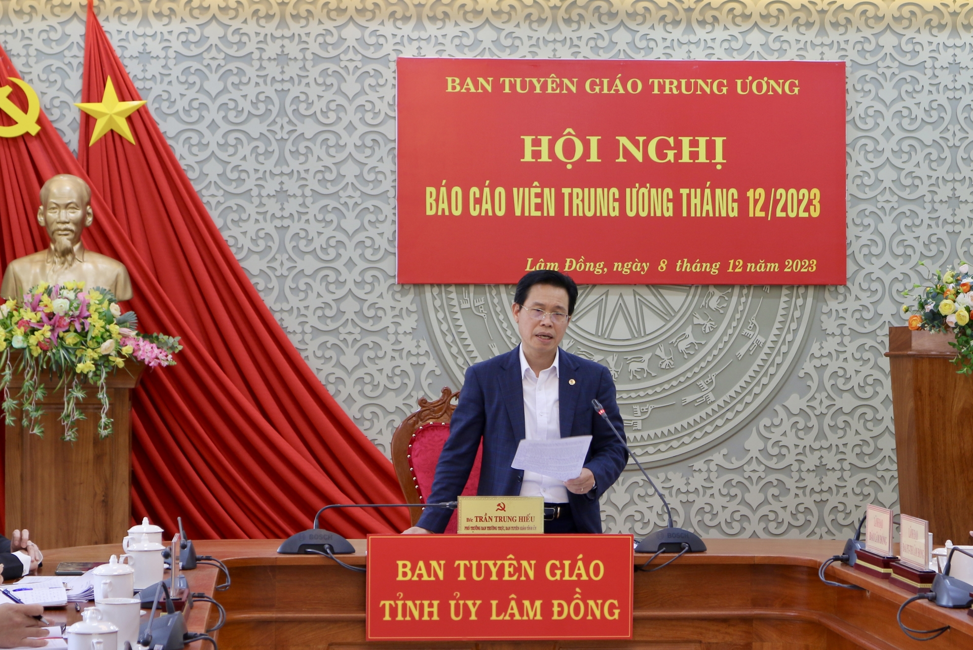 Đồng chí Trần Trung Hiếu – Phó Trưởng ban Thường trực Ban Tuyên giáo Tỉnh ủy phát biểu ý kiến về kết quả công tác tuyên truyền miệng, hoạt động báo cáo viên, tuyên truyền viên năm 2023 và một số kiến nghị