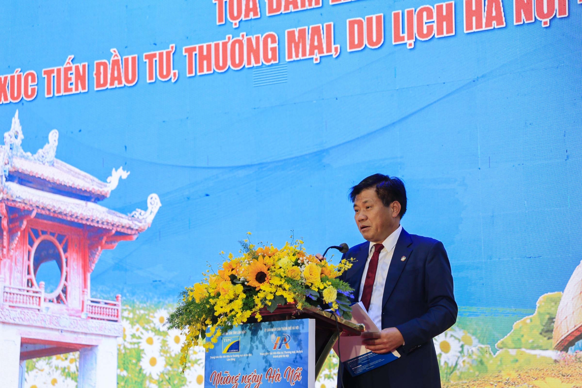 Ông Nguyễn Văn Sơn – Phó Chủ tịch UBND thành phố Đà Lạt giới thiệu các chương trình trong Chuỗi hoạt động kỷ niệm 130 năm Đà Lạt hình thành và phát triển