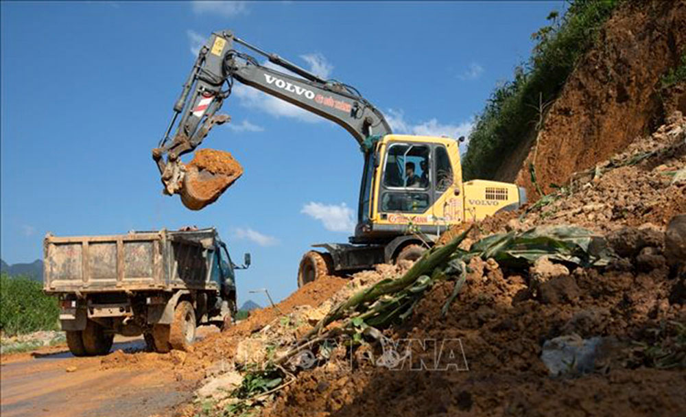 Mưa dông gây sạt lở một khu vực vùng núi Bắc Bộ