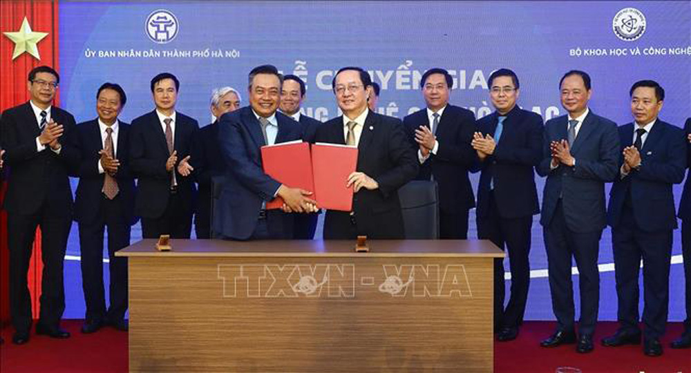Lễ ký chuyển giao Khu công nghệ cao Hòa Lạc từ Bộ Khoa học và Công nghệ về Ủy ban nhân dân thành phố Hà Nội và thỏa thuận hợp tác giữa hai đơn vị, chiều 24/11/2023