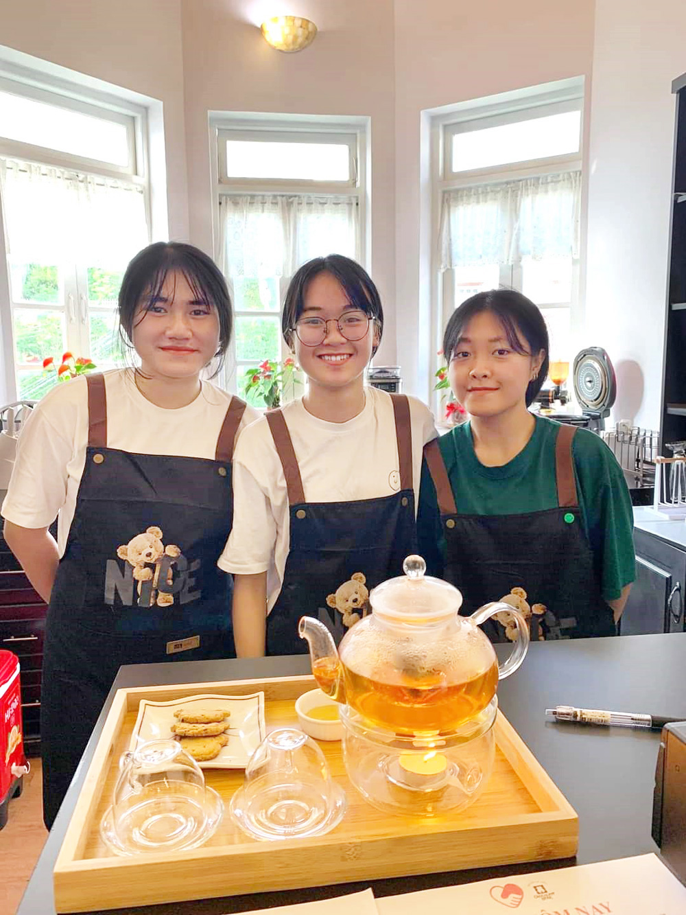 Niềm vui của Tiên, My và bạn khi được học làm bánh và pha chế
tại tiệm cà phê nhỏ