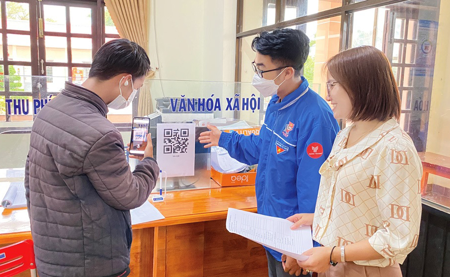 Quét mã QR để tra cứu thông tin về  thủ tục hành chính tại Bộ phận Một cửa huyện Di Linh