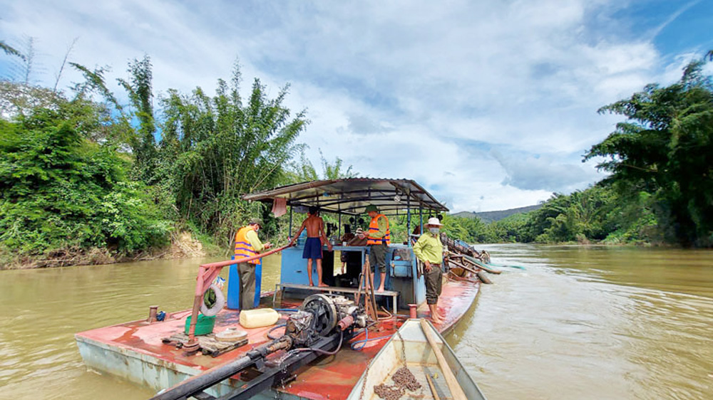 Cát Tiên: Tăng cường phối hợp quản lý hoạt động khai thác cát trên sông Đồng Nai