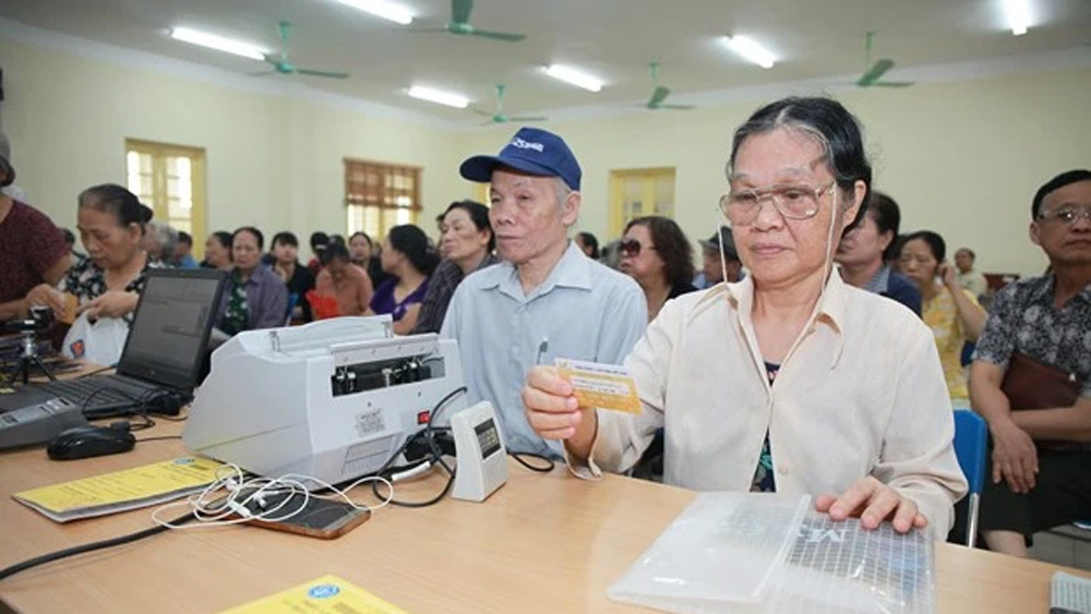 Chi trả lương hưu, trợ cấp bảo hiểm xã hội cho người lao động