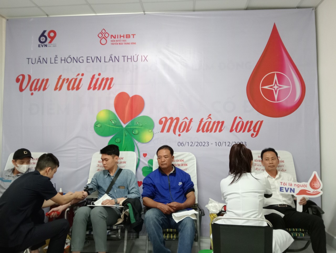 Ngành điện Lâm Đồng: 200 đơn vị máu đóng góp trong chương