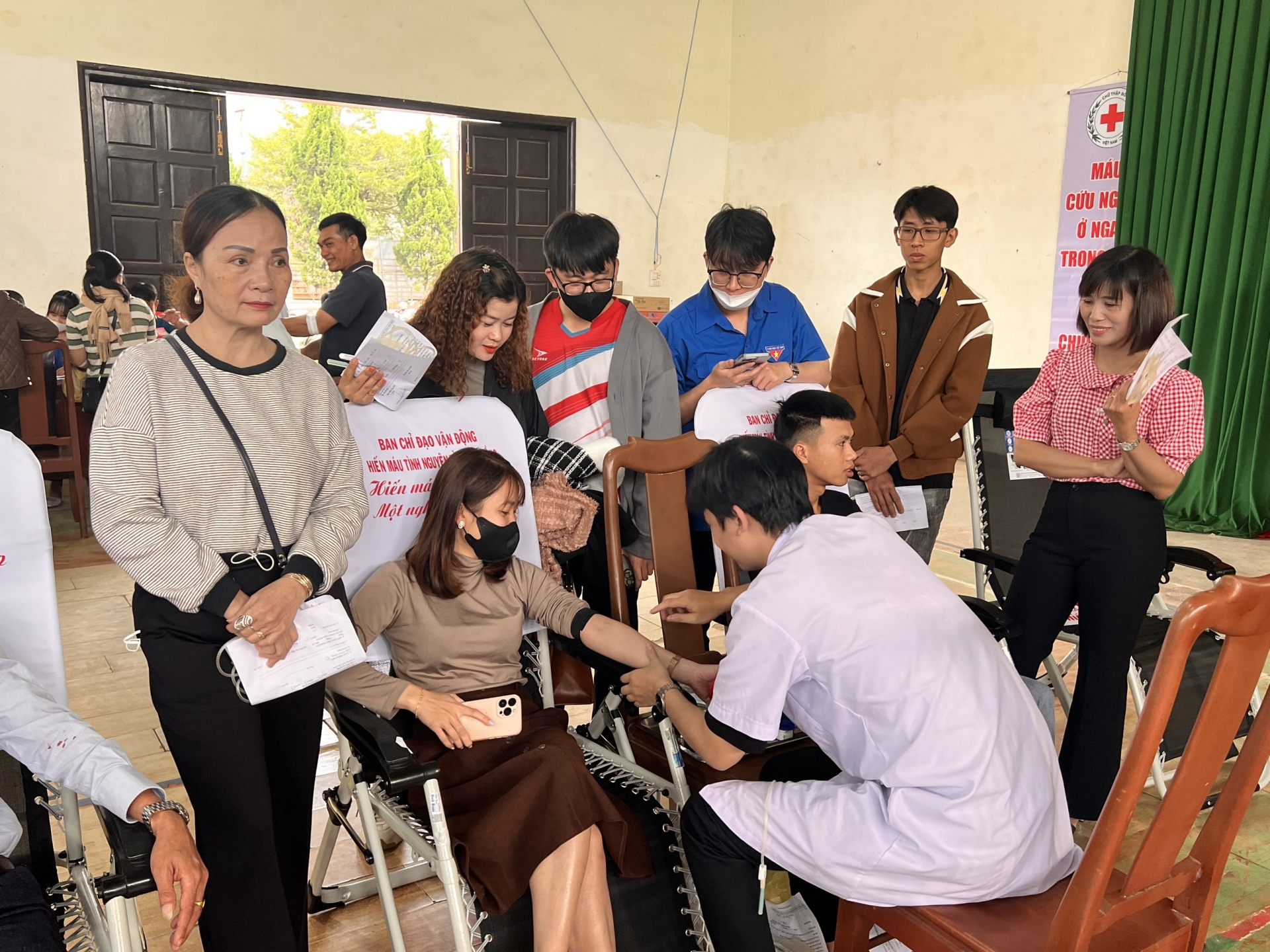 Chương trình hiến máu tình nguyện được đông đảo cán bộ, công chức, viên chức, người lao động huyện Lâm Hà hưởng ứng