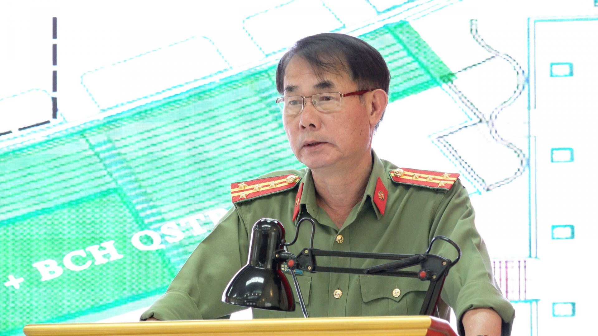 Đại tá Nguyễn Quang Thống - Phó Giám đốc Công an tỉnh phát biểu tại hội nghị