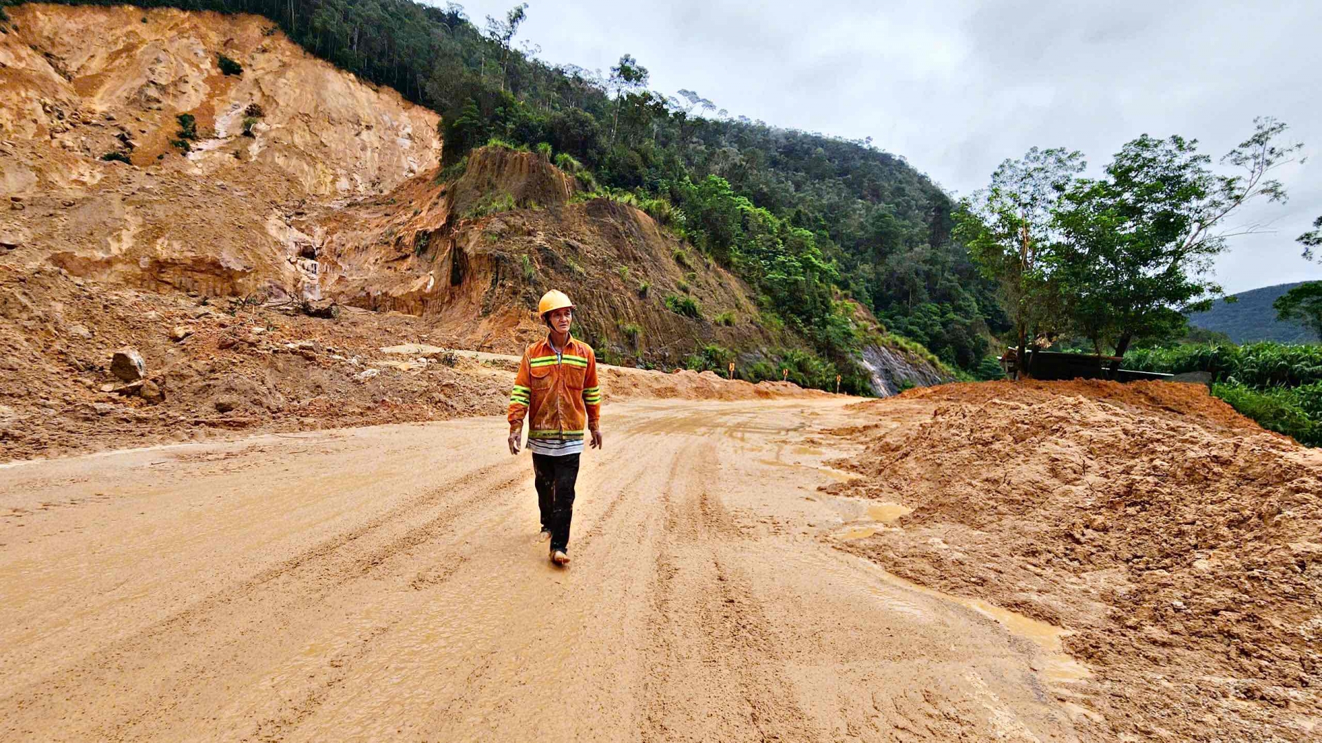 Đây là lần sạt lở nghiêm trọng, thời gian thông tuyến khả năng kéo dài ít nhất 3 ngày