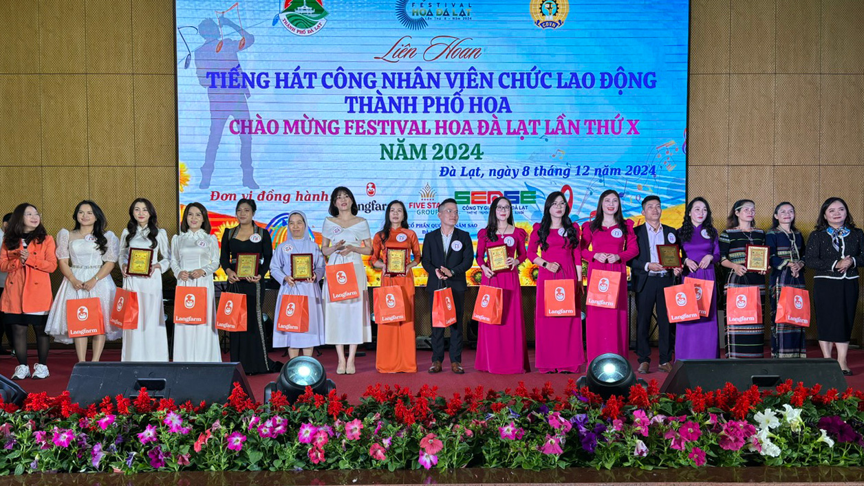 Liên hoan Tiếng hát công nhân viên chức lao động thành phố Hoa