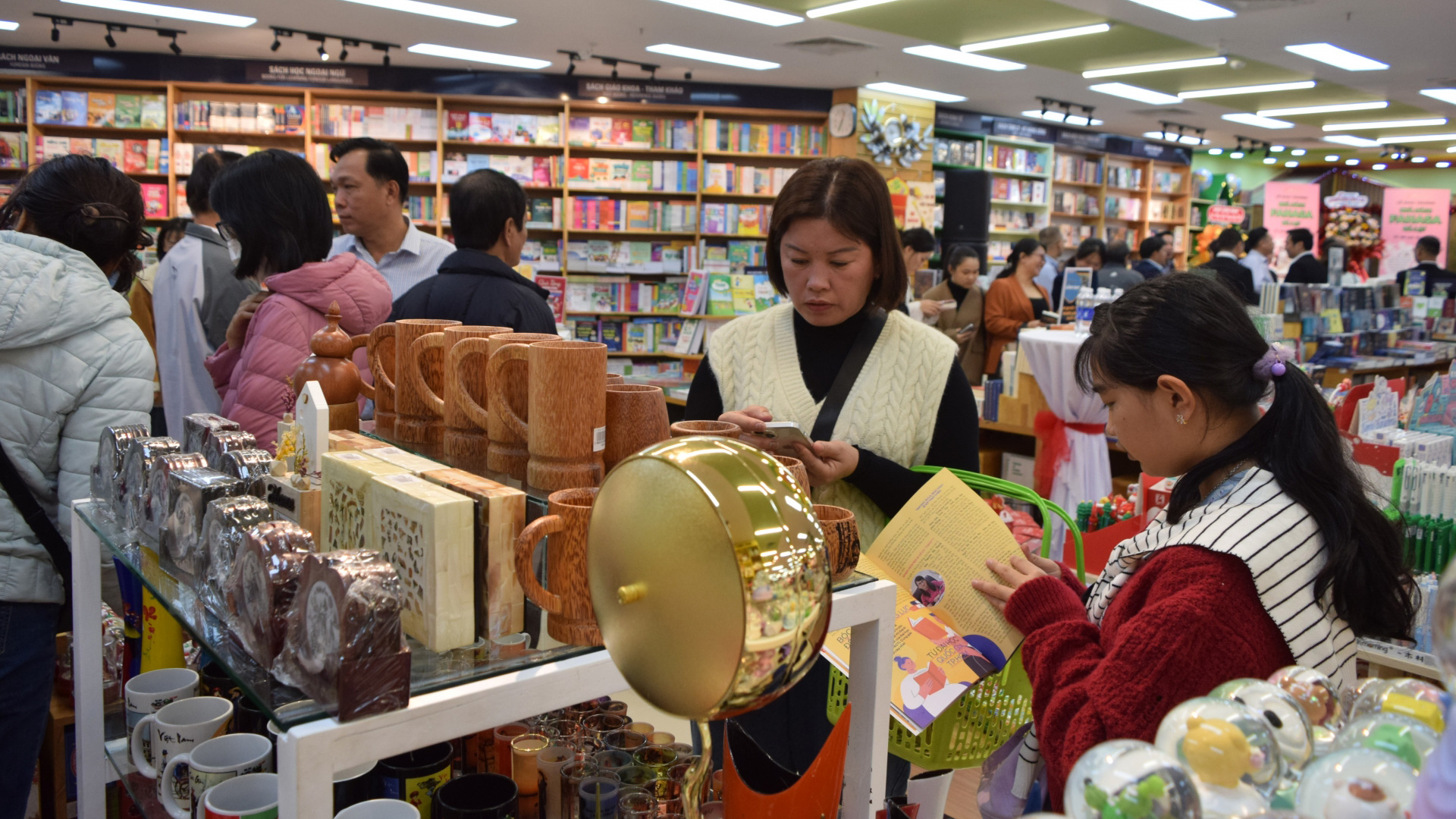 Khai trương nhà sách FAHASA Đà Lạt tại địa điểm mới