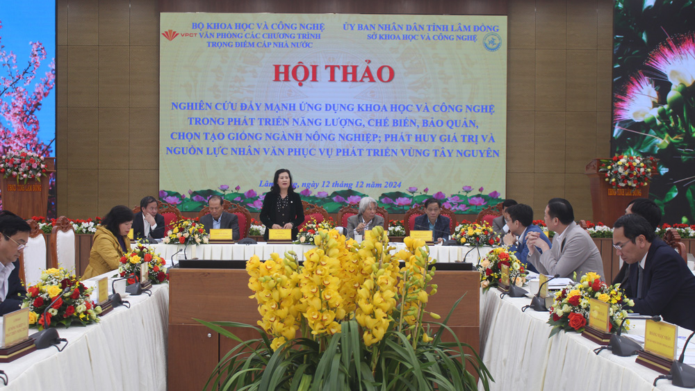 Các nhà khoa học chủ trì hội thảo